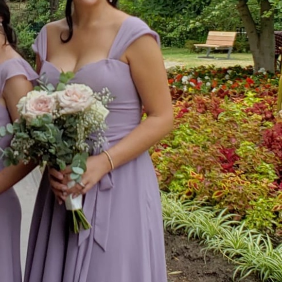 Beautiful dress. Only worn once - Picture 3 of 3